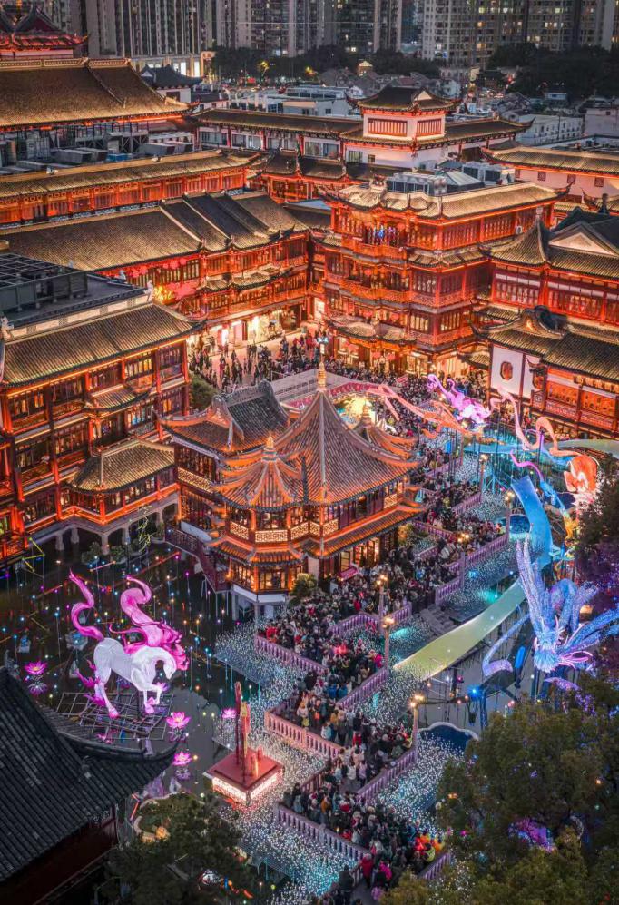 เซี่ยงไฮ้ทุบสถิติตรุษจีน กวาดรายได้กว่า 2.5 หมื่นล้านหยวน นักท่องเที่ยวแห่ฉลองคึกคัก
